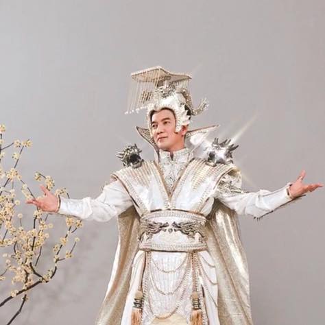 Đàm Vĩnh Hưng tung clip hậu trường đóng Ngọc Hoàng Táo quân 2018